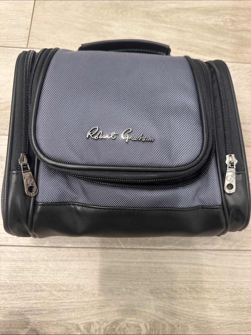Robert Graham Gray and Black Men's Travel Toiletry Kit - NWOT